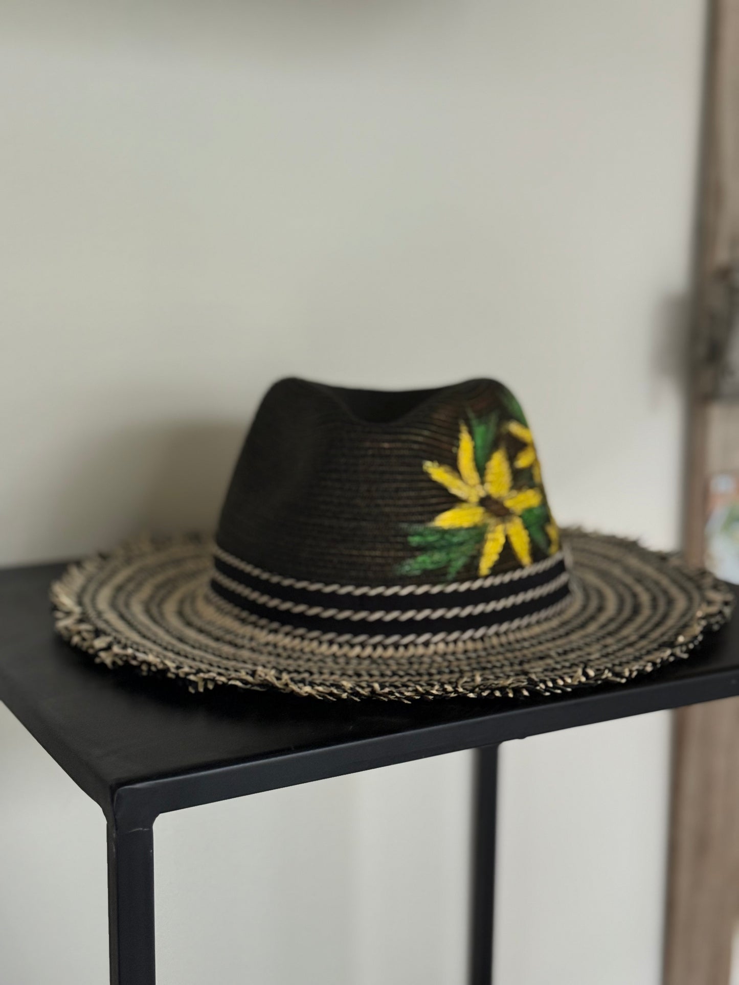 Black ribbed sun hat