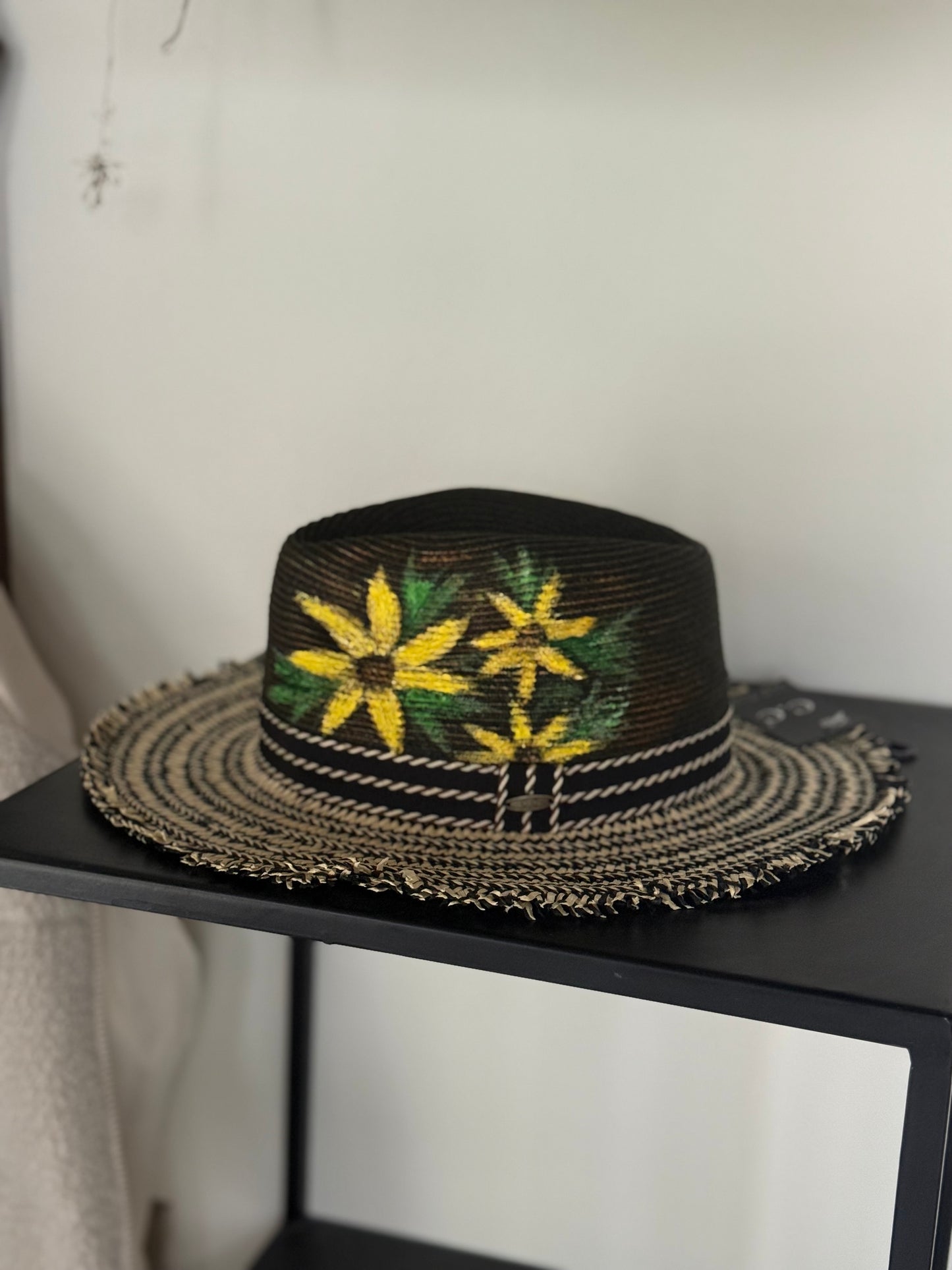 Black ribbed sun hat