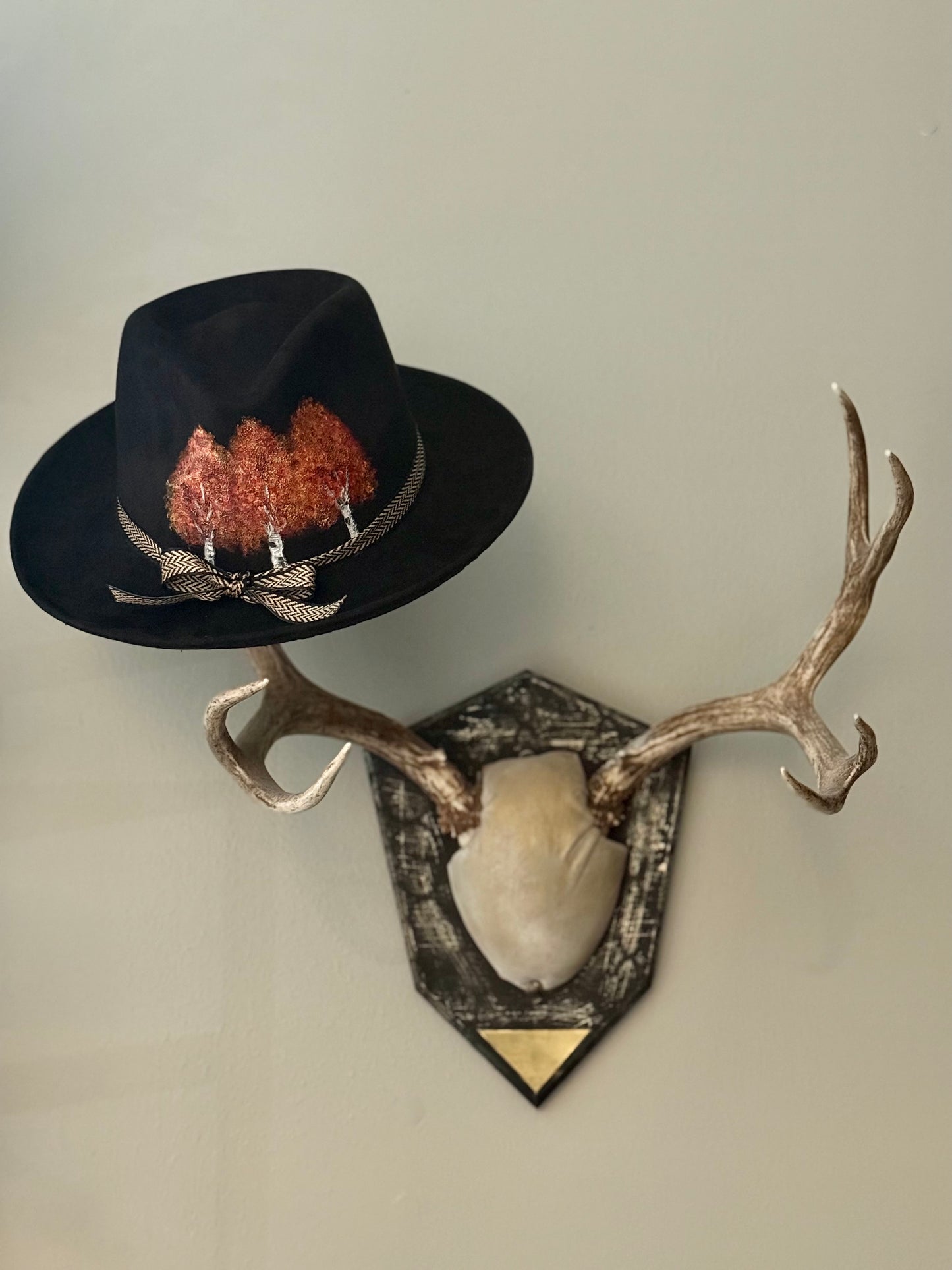 Black big brimmed felt hat